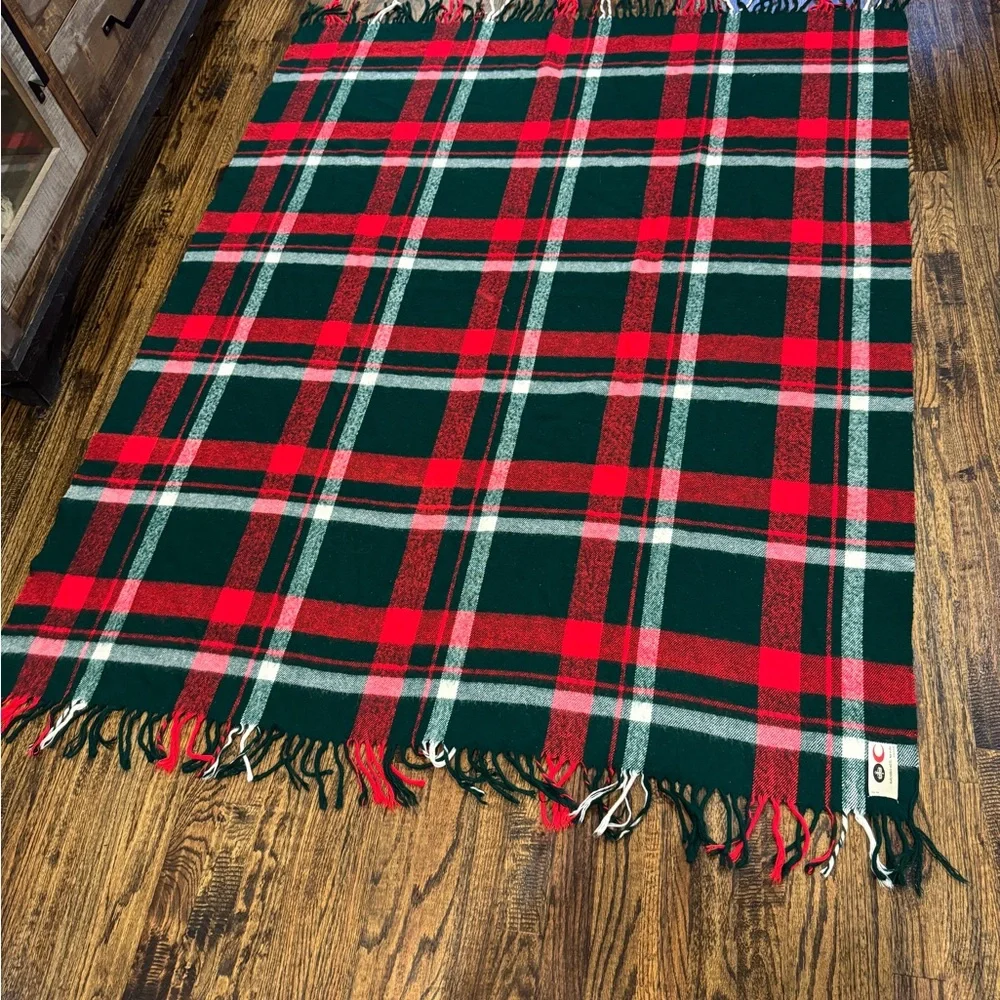 Vintage Plaid Holiday Throw Blanket